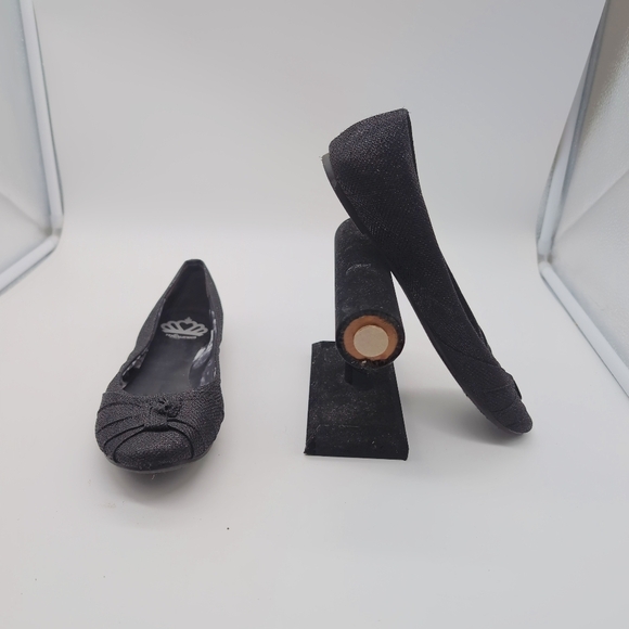 Fergalicious Elegant Black sz 8 Women's Ballet Flats - Picture 2 of 9